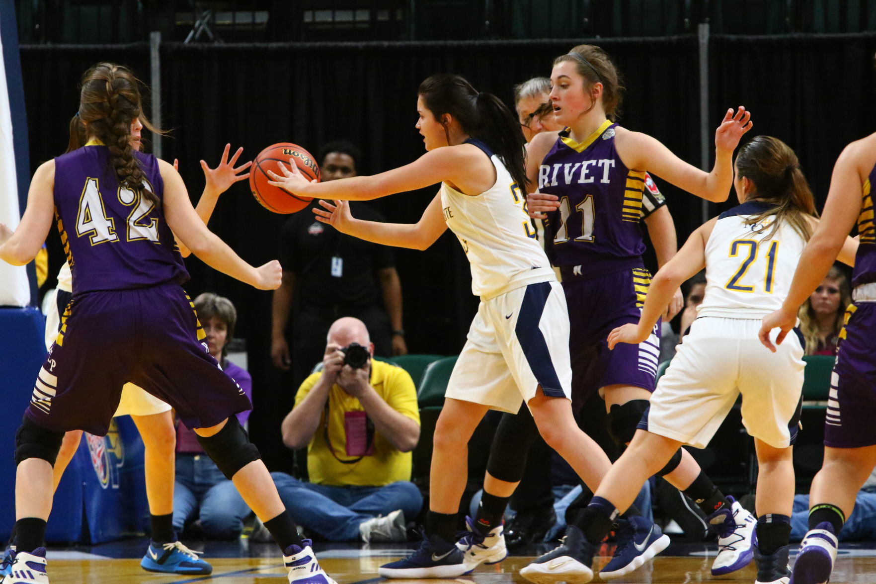 Gallery: Girls Basketball State Finals: Marquette Catholic vs. Vincennes Rivet